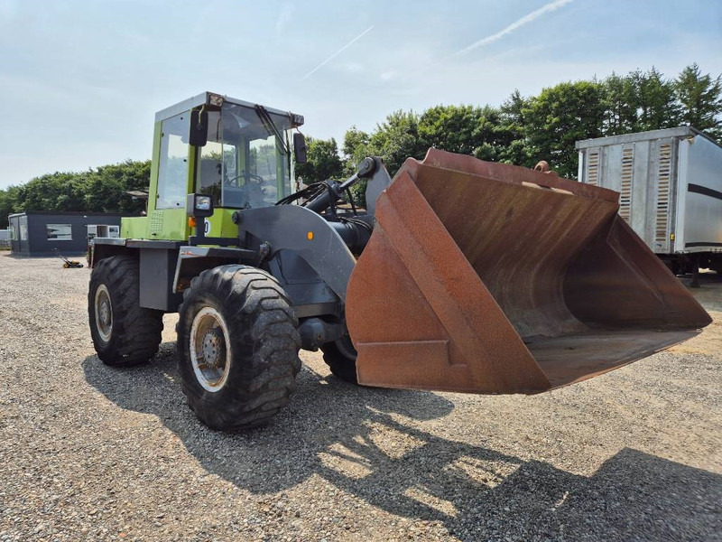 O & K L15 With bucket and quickshift - Wheel loader: picture 2 O & K L15 With bucket and quickshift - Wheel loader: picture 2