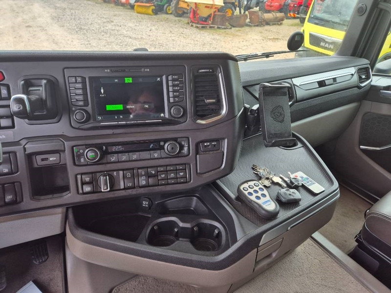 Box truck Scania R 500 8x2 //Rampe// Underboring: picture 10 Box truck Scania R 500 8x2 //Rampe// Underboring: picture 10