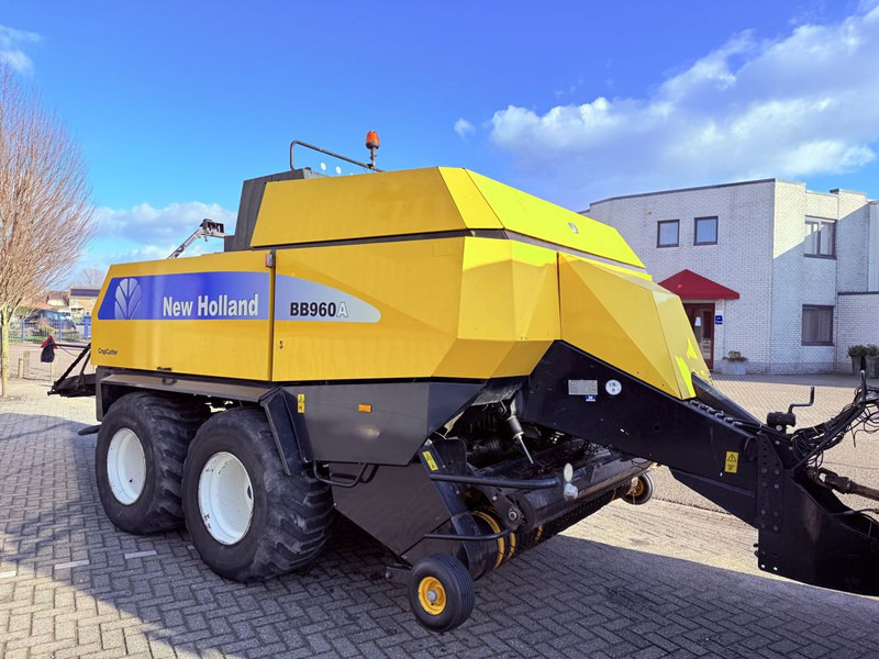 New Holland BB960A CropCutter 120x90 - Agricultural machinery: picture 2 New Holland BB960A CropCutter 120x90 - Agricultural machinery: picture 2