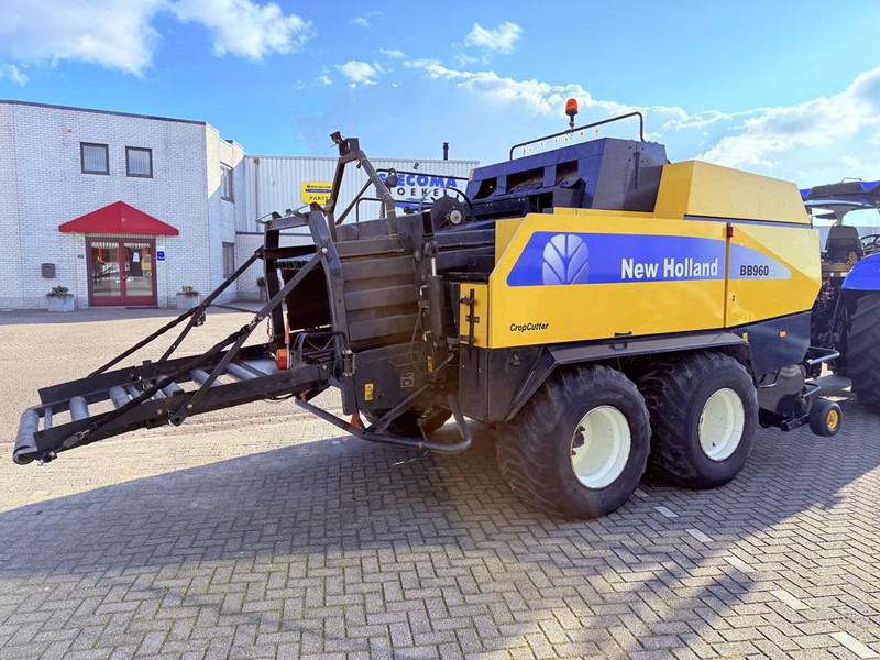 New Holland BB960A CropCutter 120x90 - Agricultural machinery: picture 5 New Holland BB960A CropCutter 120x90 - Agricultural machinery: picture 5