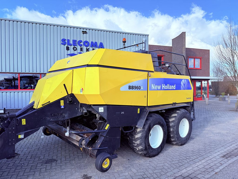 New Holland BB960A CropCutter 120x90 - Agricultural machinery: picture 4 New Holland BB960A CropCutter 120x90 - Agricultural machinery: picture 4