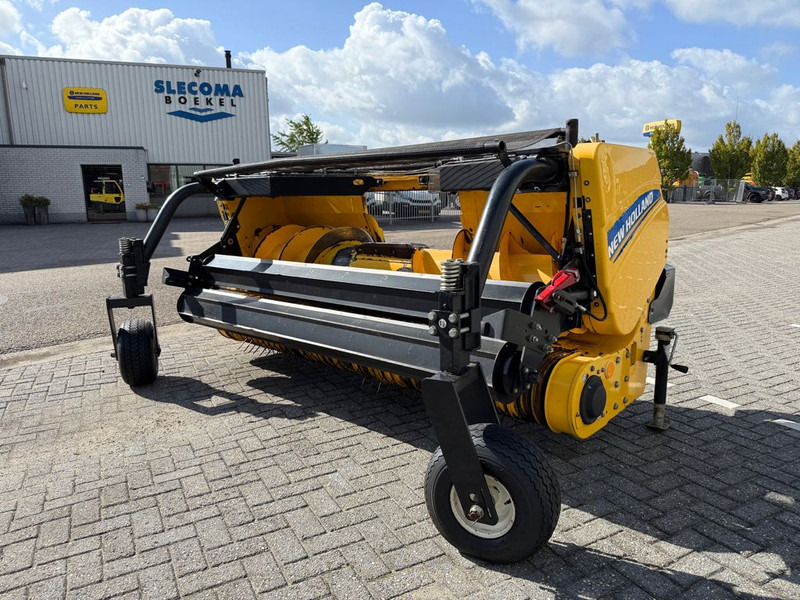 New Holland 300FPE Gras Pickup - Harvester: picture 1 New Holland 300FPE Gras Pickup - Harvester: picture 1