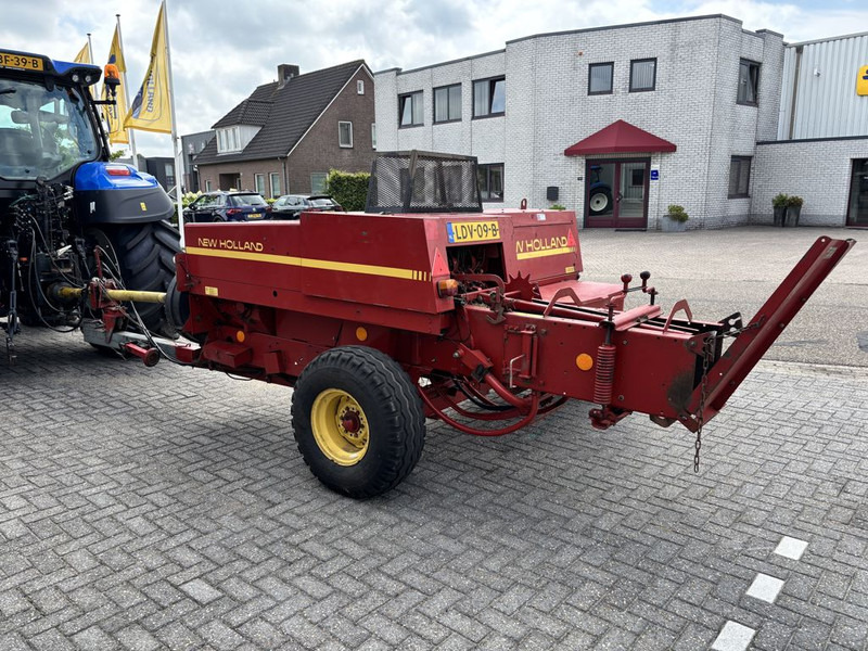 New Holland 570 Kleine Balenpers - Square baler: picture 2 New Holland 570 Kleine Balenpers - Square baler: picture 2