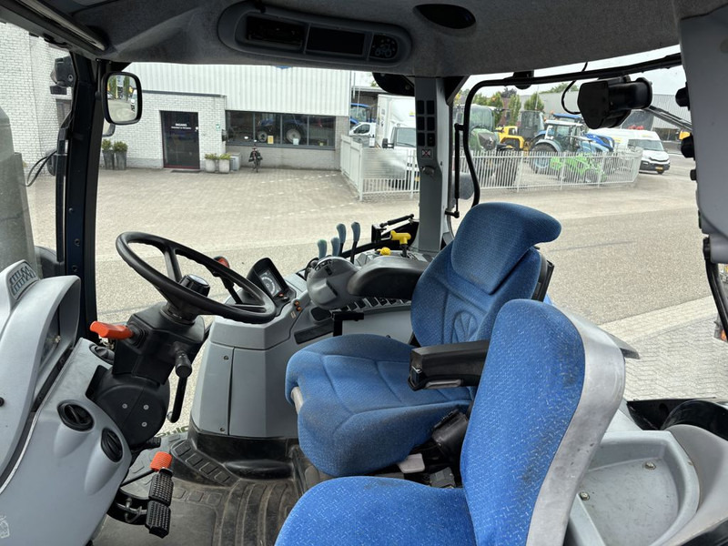New Holland T6010 Plus Supersteer - Farm tractor: picture 5 New Holland T6010 Plus Supersteer - Farm tractor: picture 5
