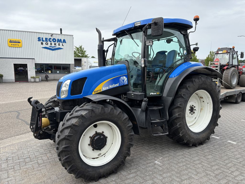 New Holland T6010 Plus Supersteer - Farm tractor: picture 1 New Holland T6010 Plus Supersteer - Farm tractor: picture 1