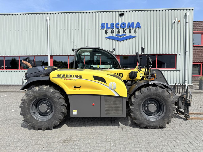 New Holland TH7.42 Elite Verreiker - Telescopic handler: picture 2 New Holland TH7.42 Elite Verreiker - Telescopic handler: picture 2