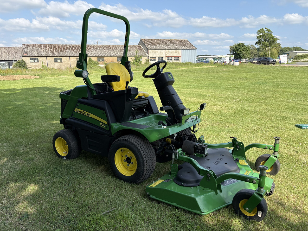 John Deere 1570 Out-Front Mower - Garden mower: picture 3 John Deere 1570 Out-Front Mower - Garden mower: picture 3