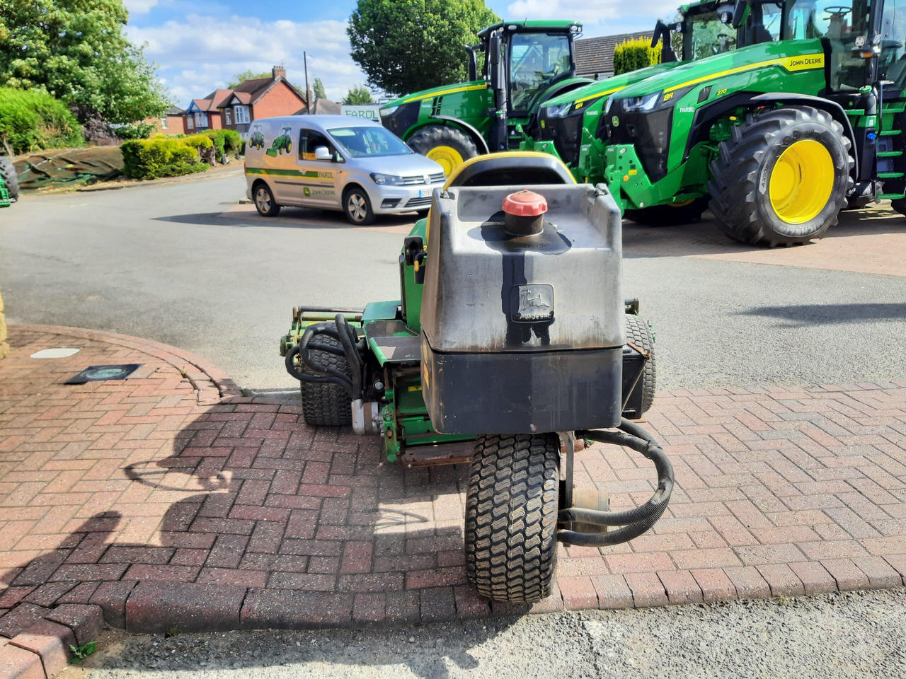 John Deere 2653A utility triple mower - Garden mower: picture 4 John Deere 2653A utility triple mower - Garden mower: picture 4