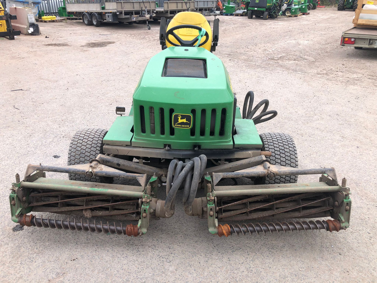 John Deere 2653A utility triple mower - Garden mower: picture 3 John Deere 2653A utility triple mower - Garden mower: picture 3