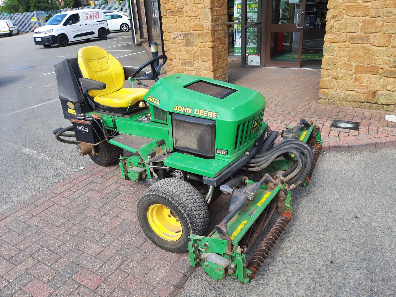 John Deere 2653A utility triple mower - Garden mower: picture 1 John Deere 2653A utility triple mower - Garden mower: picture 1