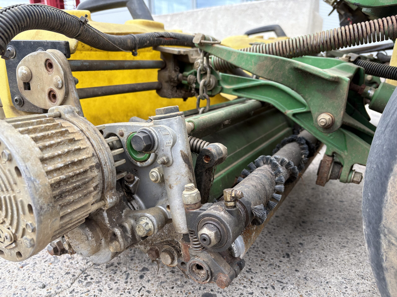 John Deere 2750E Triplex - Garden mower: picture 5 John Deere 2750E Triplex - Garden mower: picture 5
