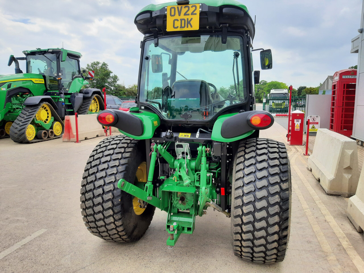 John Deere 4066R Compact Tractor - Mini tractor: picture 4 John Deere 4066R Compact Tractor - Mini tractor: picture 4