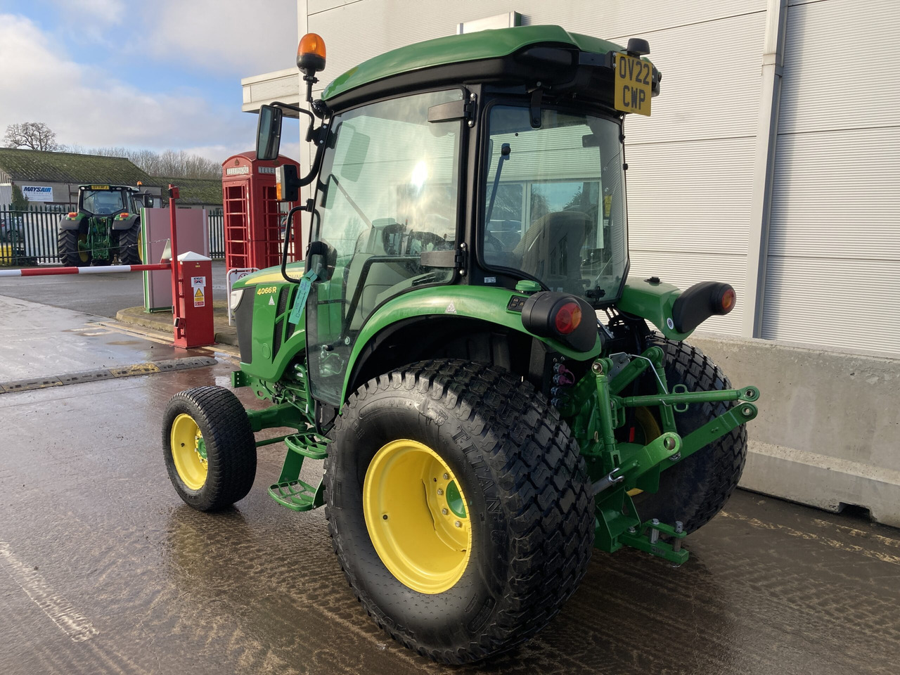 John Deere 4066R Compact Tractor - Mini tractor: picture 3 John Deere 4066R Compact Tractor - Mini tractor: picture 3