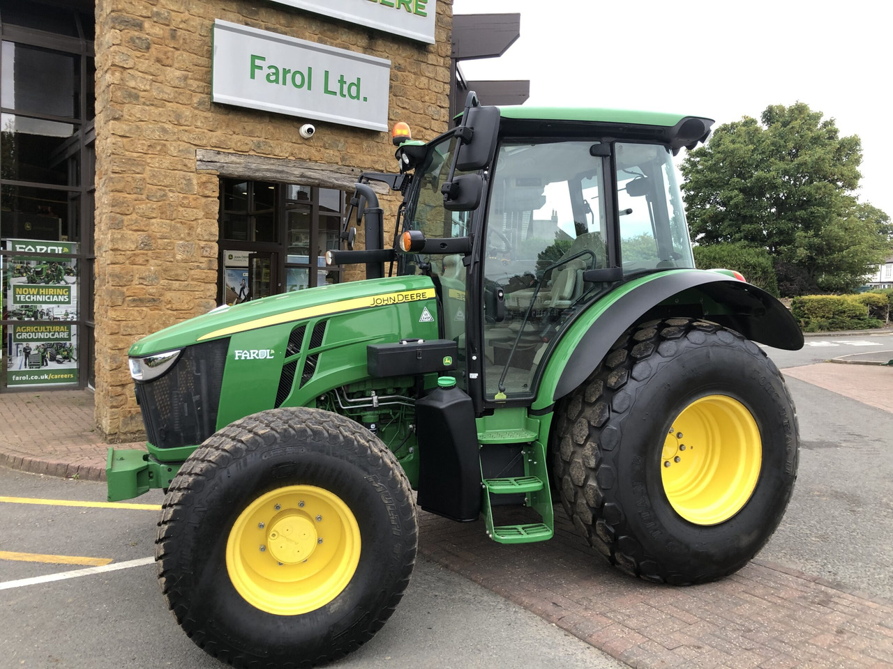 John Deere 5100R - Farm tractor: picture 1 John Deere 5100R - Farm tractor: picture 1