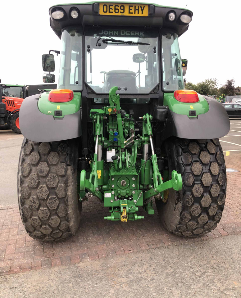 John Deere 5100R - Farm tractor: picture 3 John Deere 5100R - Farm tractor: picture 3