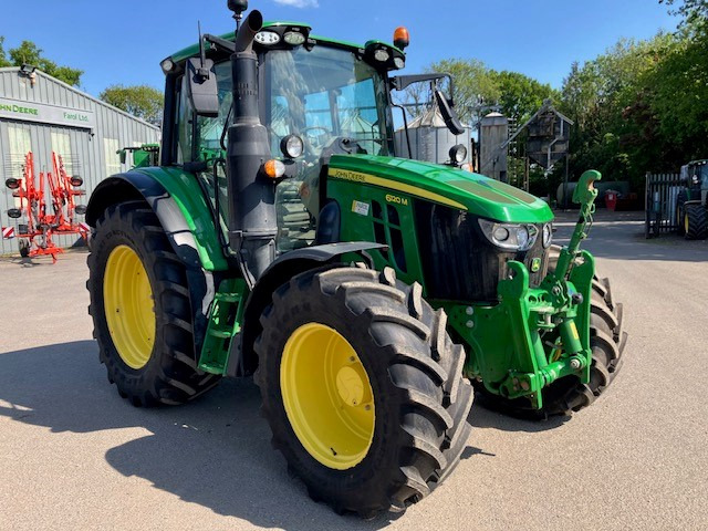 John Deere 6120M - Farm tractor: picture 3 John Deere 6120M - Farm tractor: picture 3