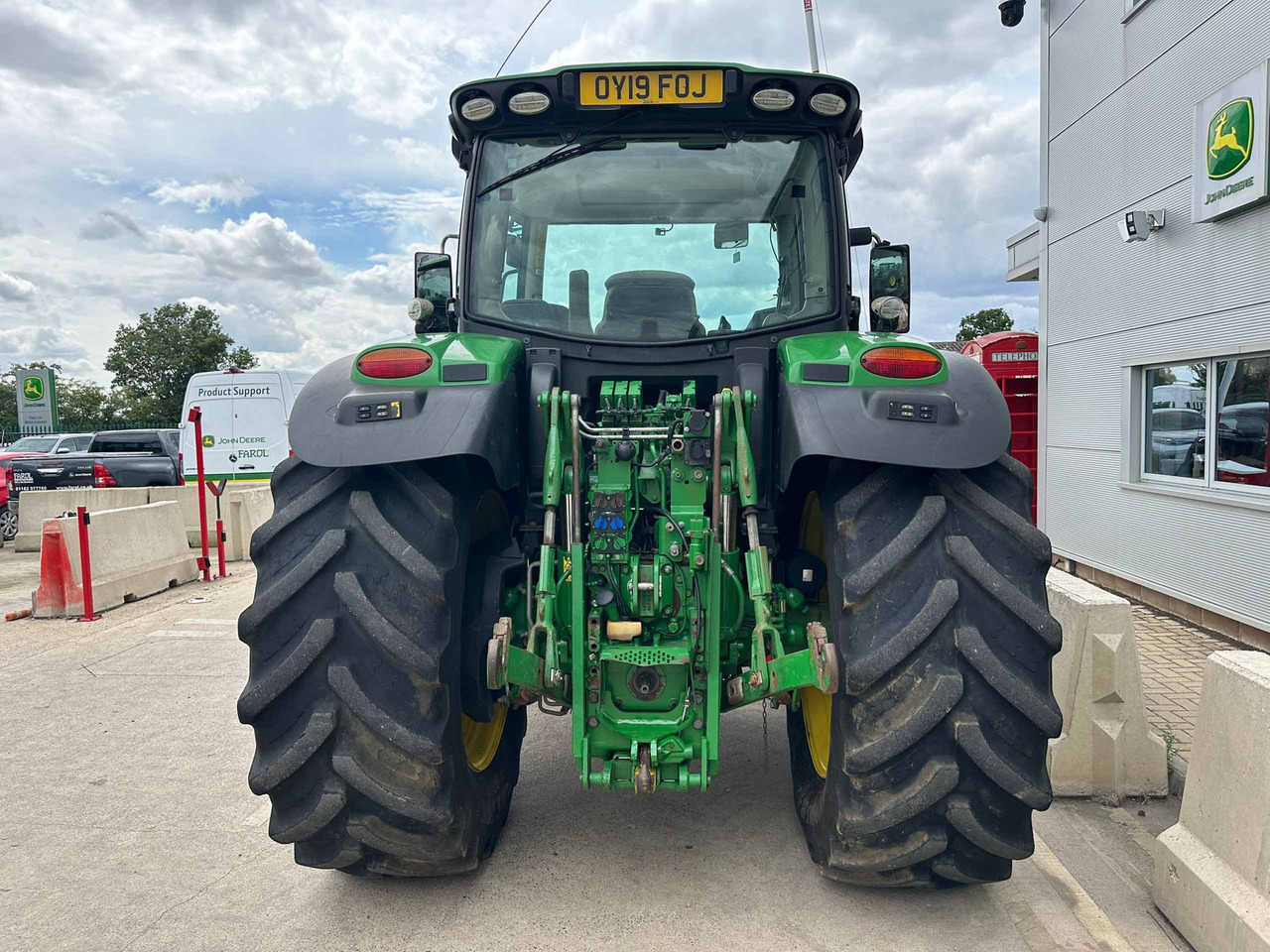 John Deere 6155R - Farm tractor: picture 5 John Deere 6155R - Farm tractor: picture 5