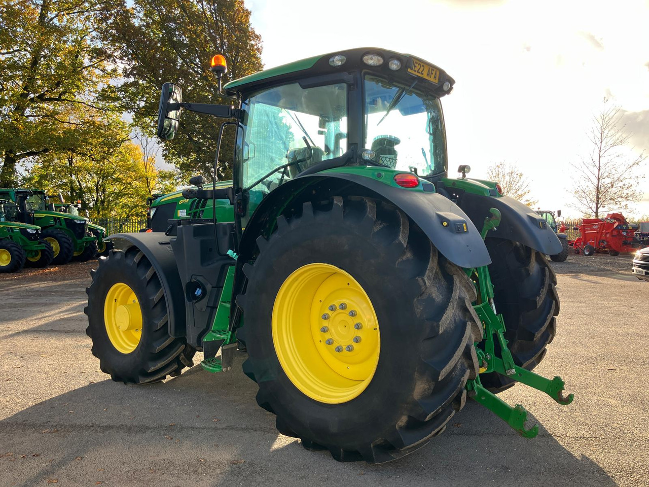 John Deere 6175R - Farm tractor: picture 3 John Deere 6175R - Farm tractor: picture 3