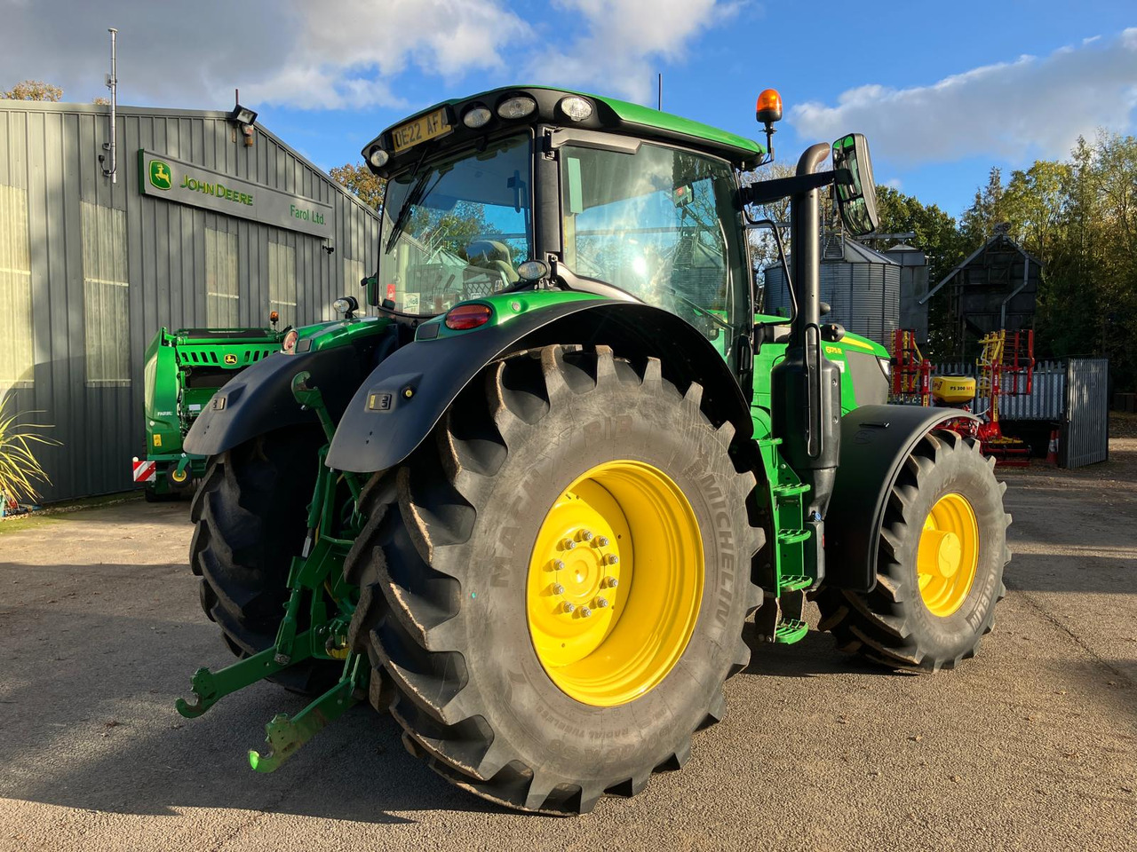 John Deere 6175R - Farm tractor: picture 5 John Deere 6175R - Farm tractor: picture 5