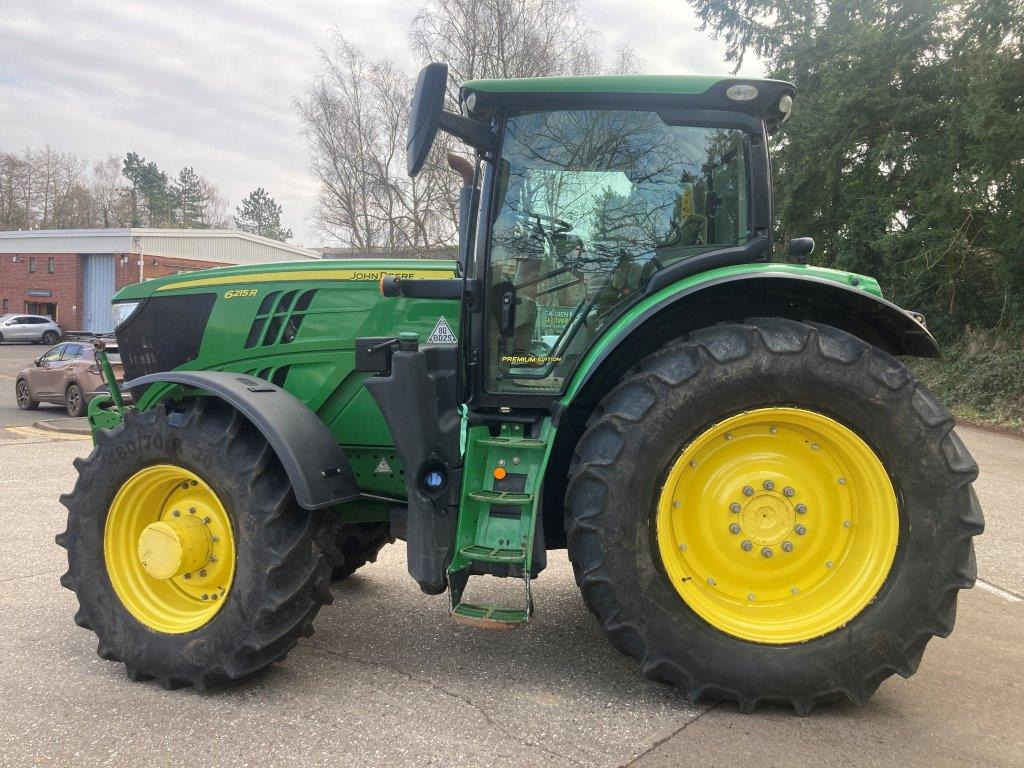 John Deere 6215R - Farm tractor: picture 3 John Deere 6215R - Farm tractor: picture 3