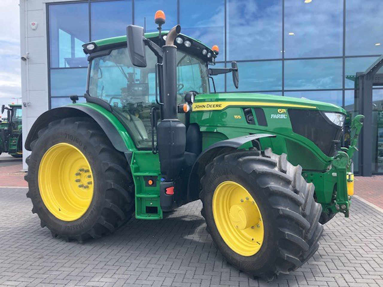 John Deere 6R 155 - Farm tractor: picture 2 John Deere 6R 155 - Farm tractor: picture 2