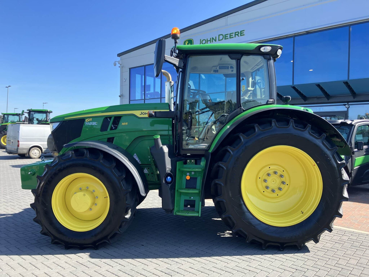 John Deere 6R 185 - Farm tractor: picture 2 John Deere 6R 185 - Farm tractor: picture 2