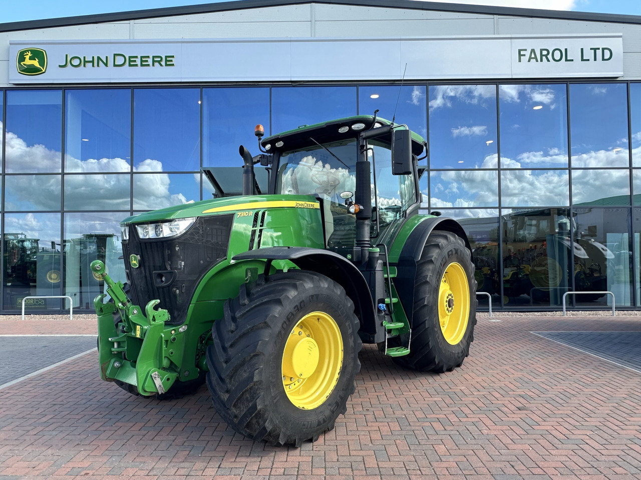 John Deere 7310R - Farm tractor: picture 1 John Deere 7310R - Farm tractor: picture 1