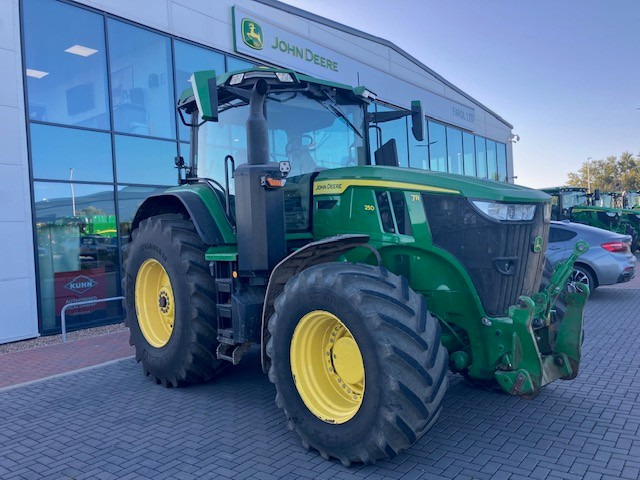 John Deere 7R 250 - Farm tractor: picture 1 John Deere 7R 250 - Farm tractor: picture 1