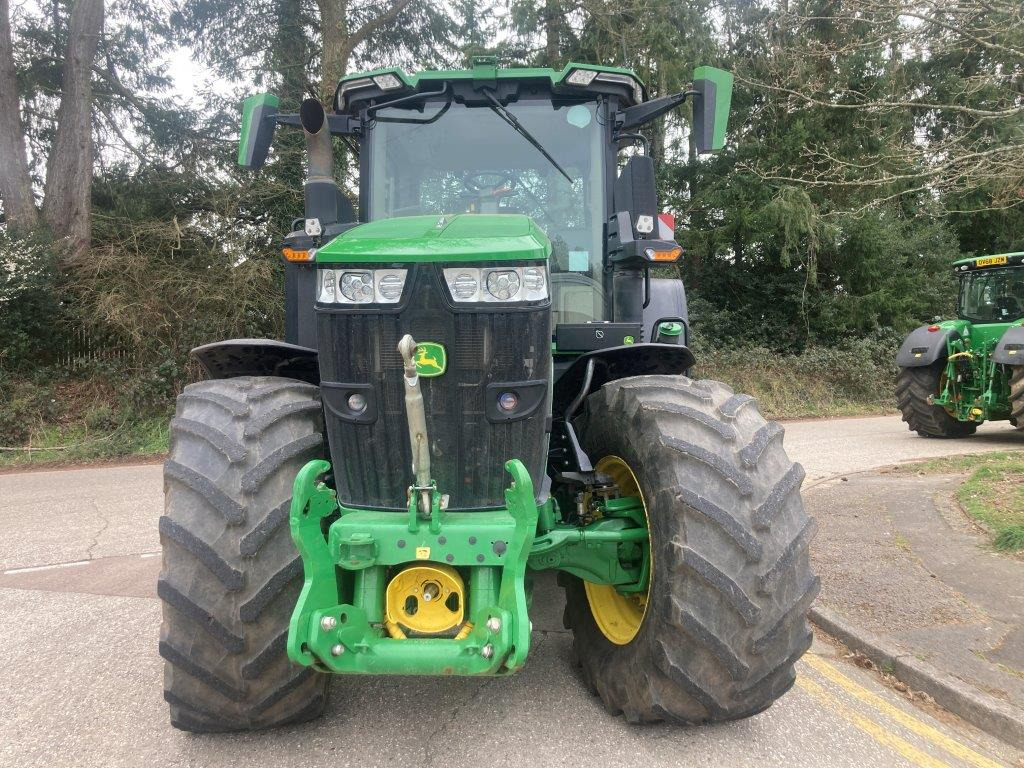 John Deere 7R 310 - Farm tractor: picture 2 John Deere 7R 310 - Farm tractor: picture 2