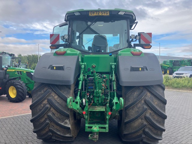 John Deere 8R 410 - Farm tractor: picture 5 John Deere 8R 410 - Farm tractor: picture 5