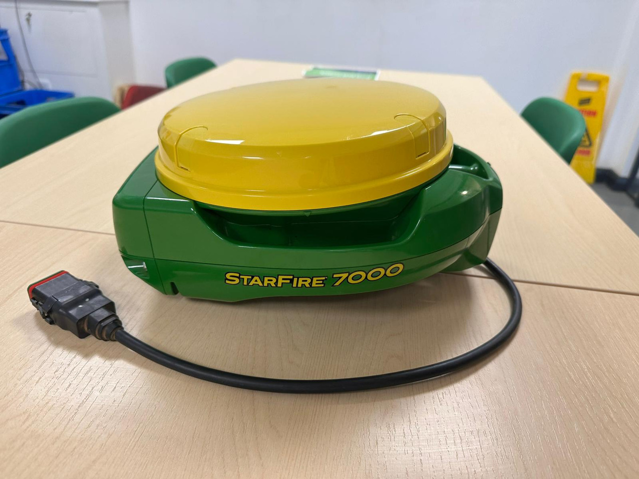 John Deere SF7000 GPS Dome - Navigation system for Agricultural machinery: picture 1 John Deere SF7000 GPS Dome - Navigation system for Agricultural machinery: picture 1