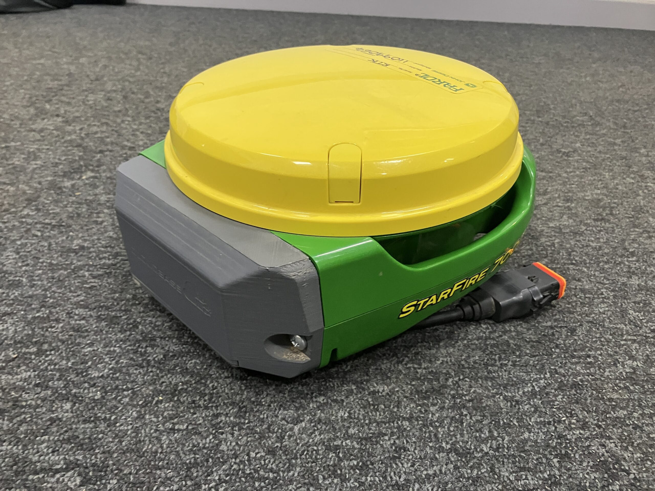 John Deere SF7000 RTK Dome - Navigation system for Agricultural machinery: picture 3 John Deere SF7000 RTK Dome - Navigation system for Agricultural machinery: picture 3