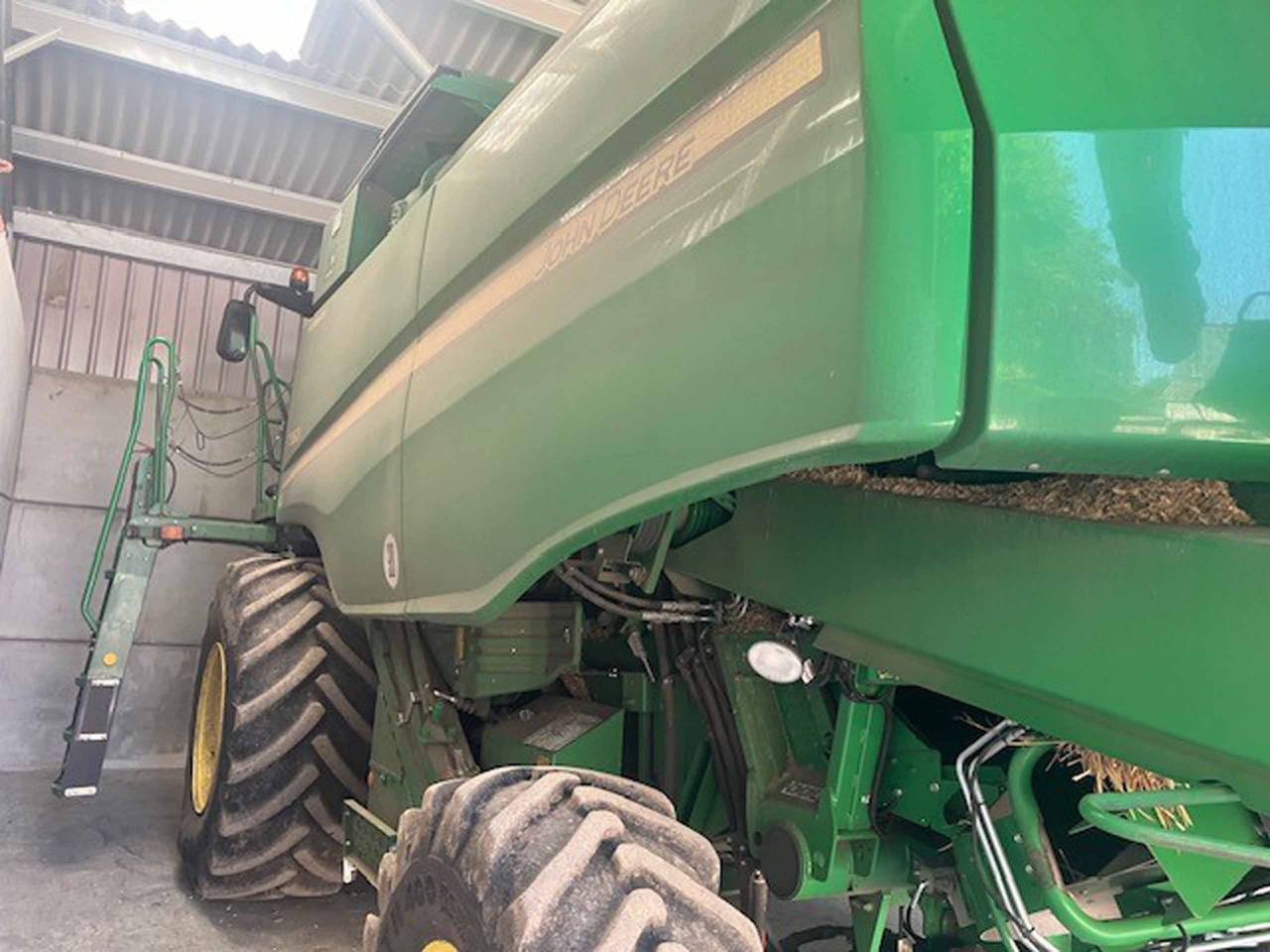 John Deere T560i HillMaster - Combine harvester: picture 2 John Deere T560i HillMaster - Combine harvester: picture 2