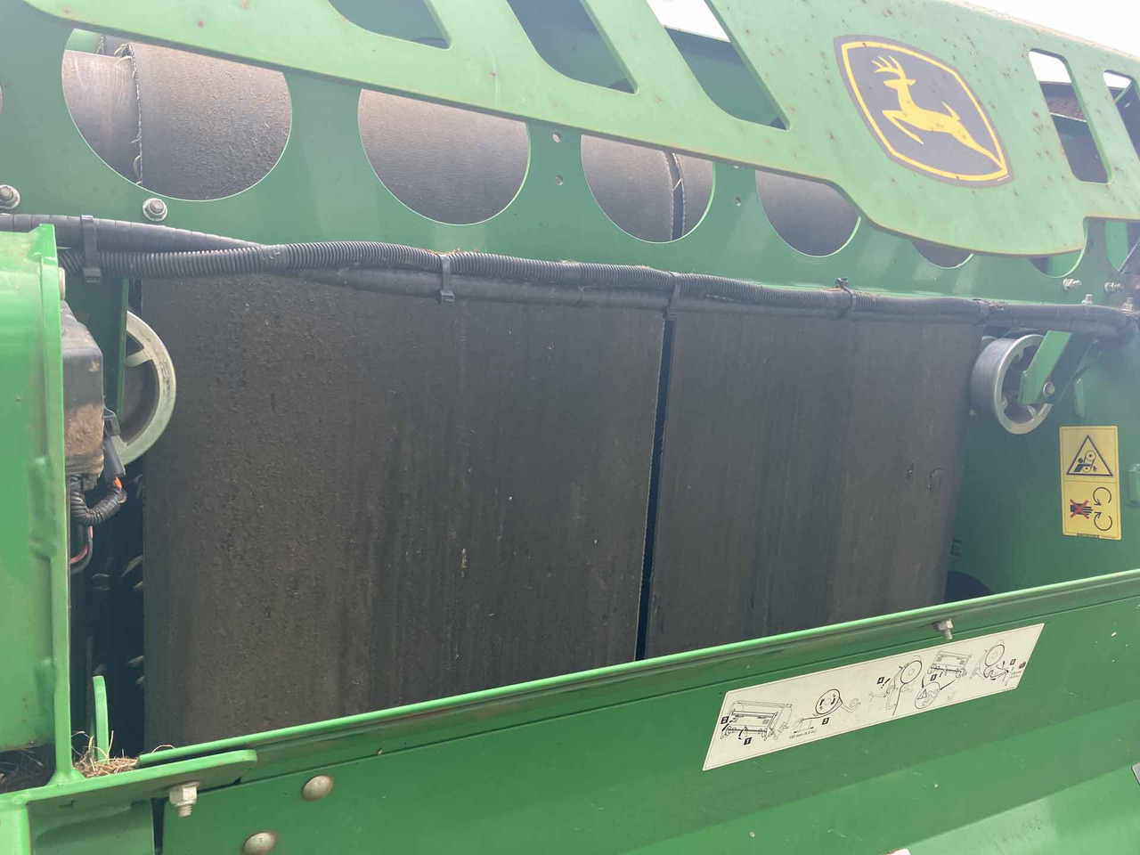 John Deere V451R - Tedding equipment: picture 4 John Deere V451R - Tedding equipment: picture 4