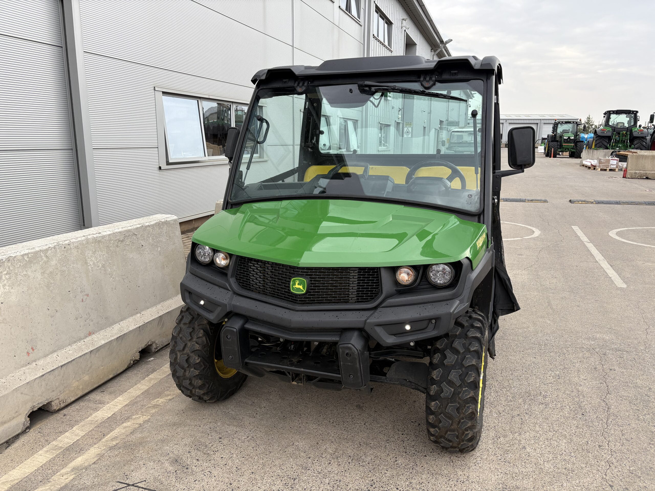 John Deere XUV865M Gator - ATV/ Quad: picture 2 John Deere XUV865M Gator - ATV/ Quad: picture 2
