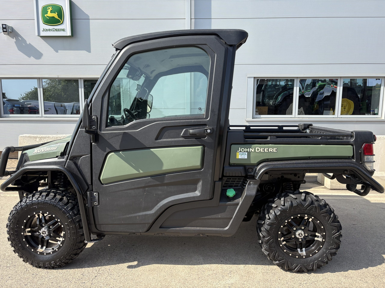 John Deere XUV865M Gator - ATV/ Quad: picture 1 John Deere XUV865M Gator - ATV/ Quad: picture 1