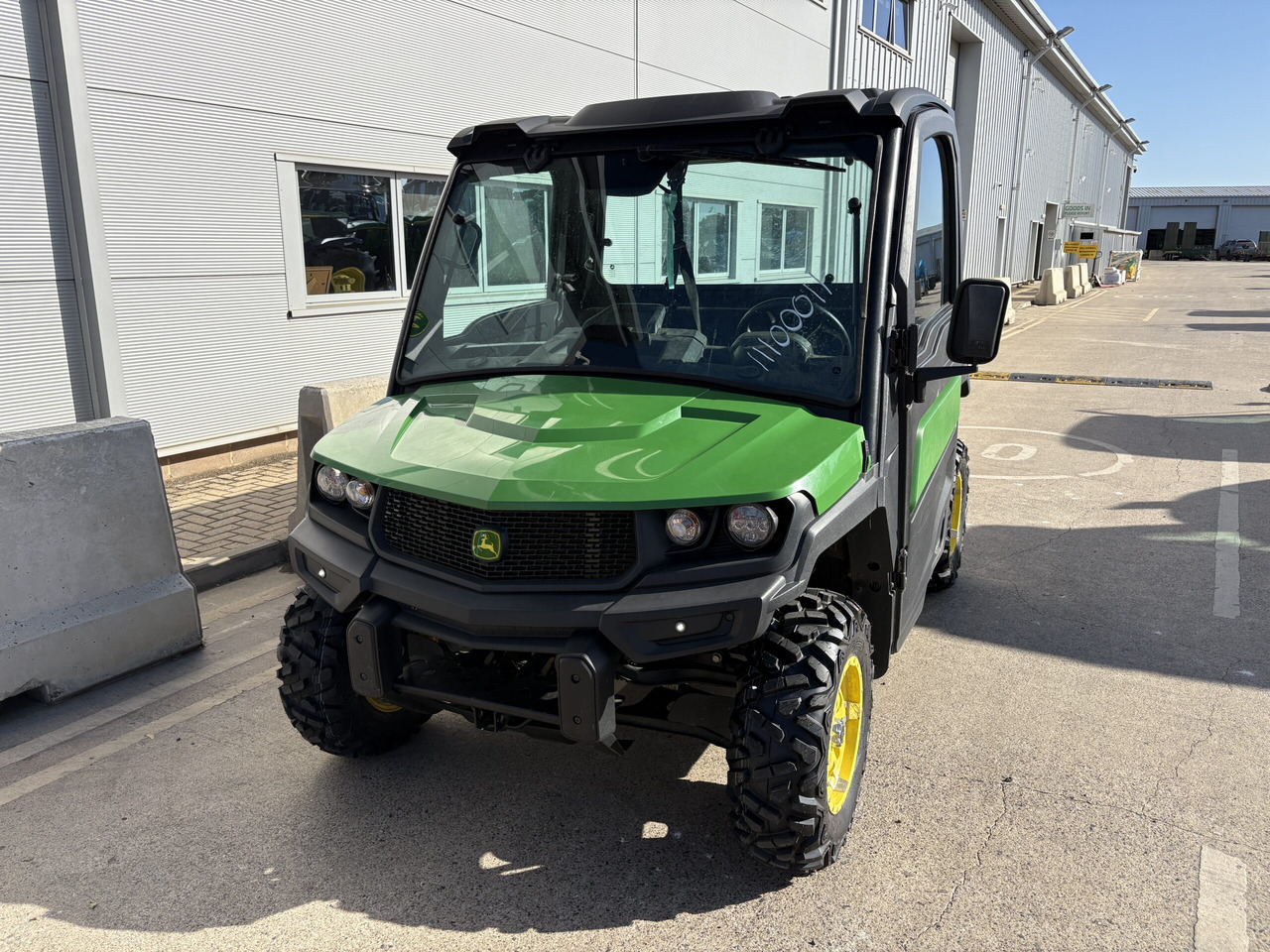 John Deere XUV865M Gator - ATV/ Quad: picture 2 John Deere XUV865M Gator - ATV/ Quad: picture 2