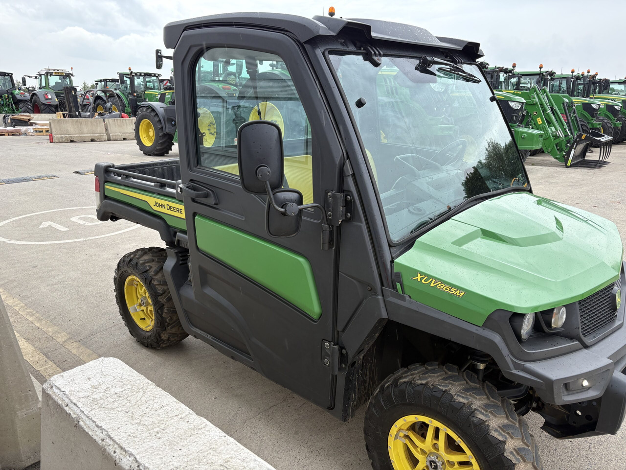 John Deere XUV865M Gator - ATV/ Quad: picture 3 John Deere XUV865M Gator - ATV/ Quad: picture 3