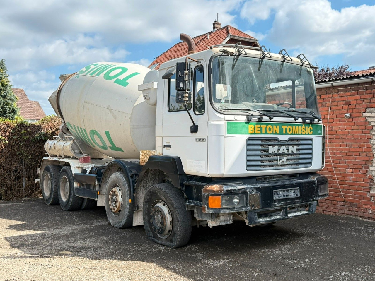 MAN 32.414 8x4 - Concrete mixer truck: picture 1 MAN 32.414 8x4 - Concrete mixer truck: picture 1