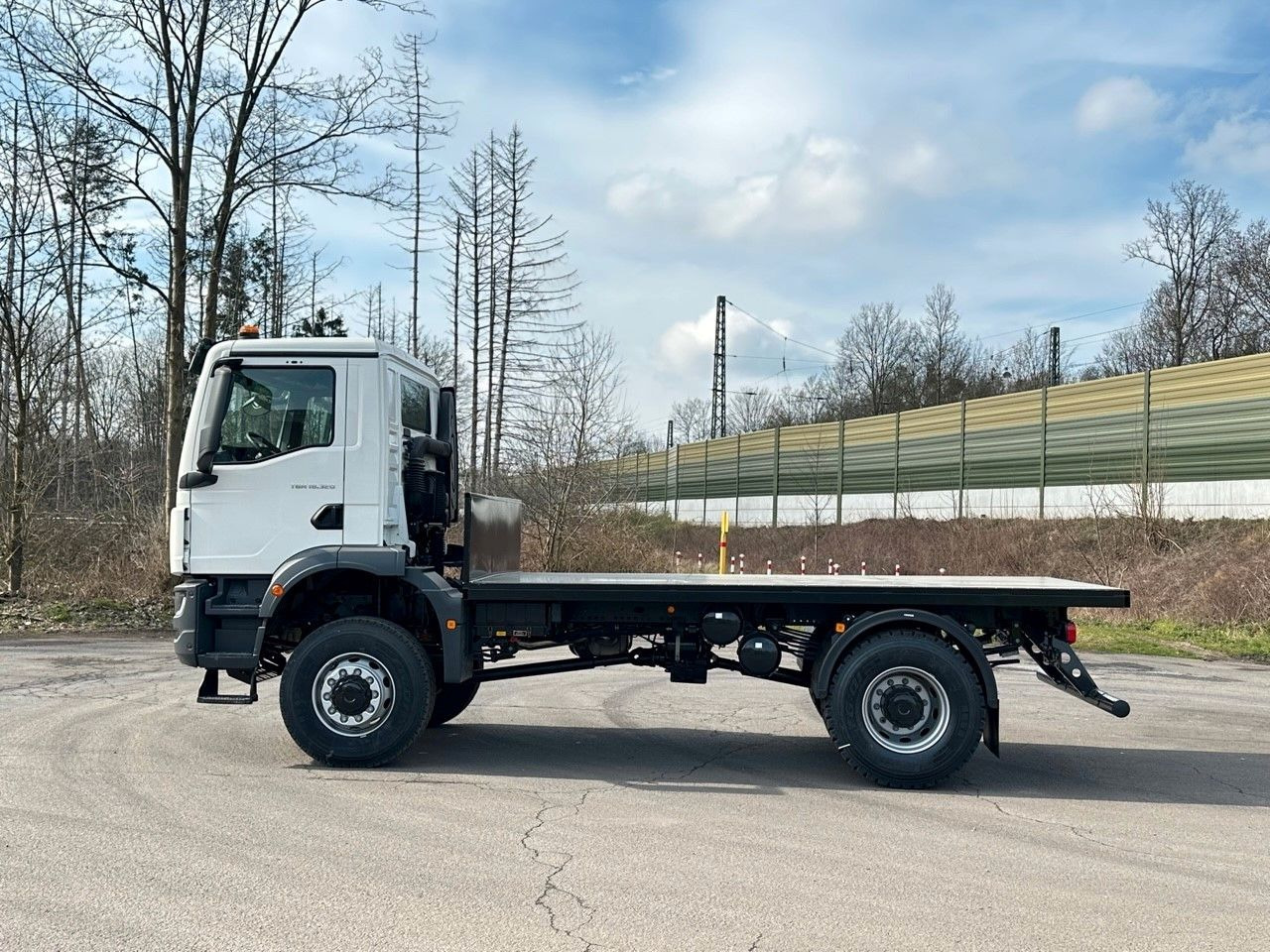 MAN TGM 18.320 4x4 Euro 6e Plato - Dropside/ Flatbed truck: picture 3 MAN TGM 18.320 4x4 Euro 6e Plato - Dropside/ Flatbed truck: picture 3