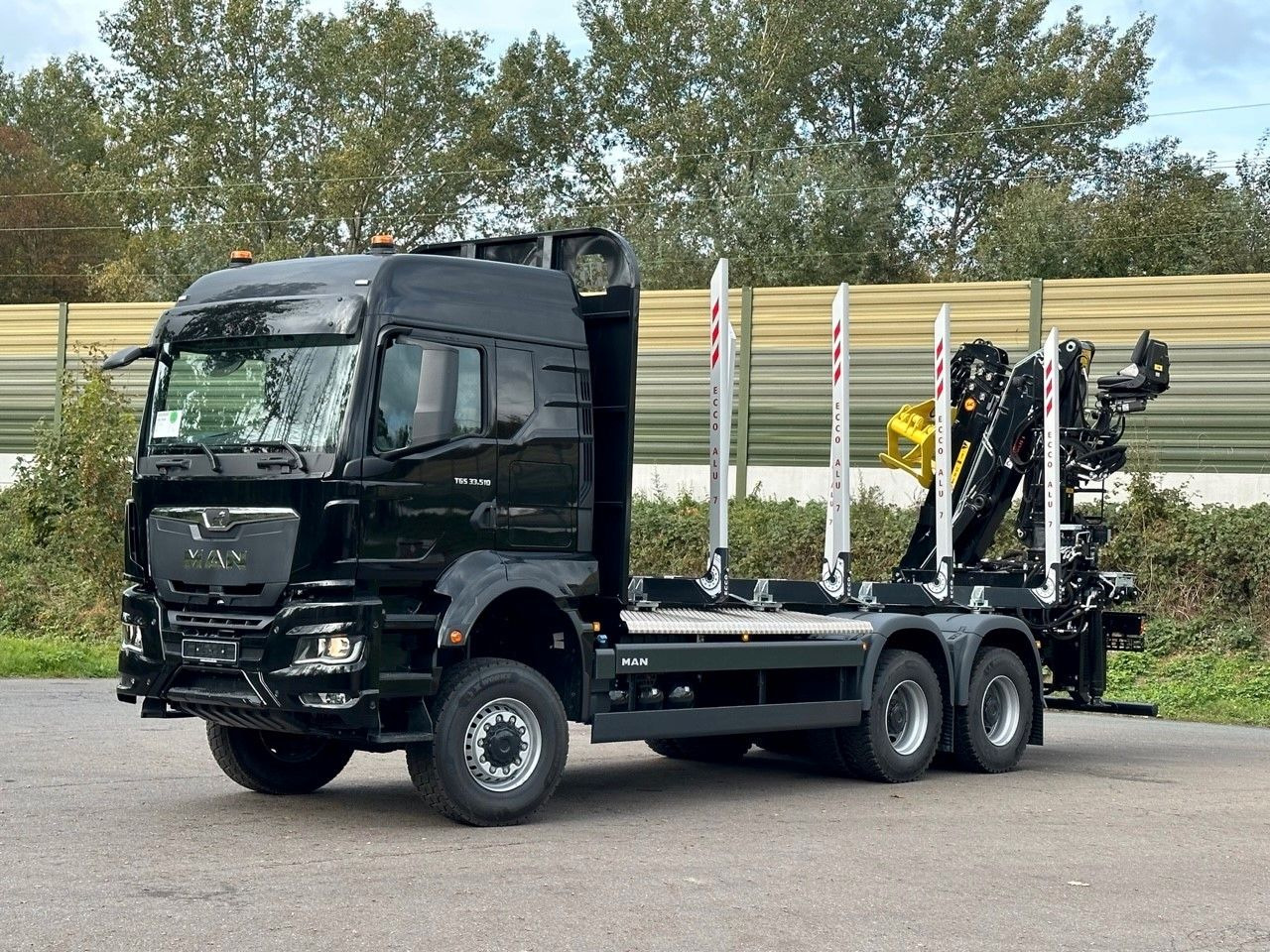 MAN TGS 33.520 6X6 Euro6e LogLift 165 Z - Timber truck, Crane truck: picture 1 MAN TGS 33.520 6X6 Euro6e LogLift 165 Z - Timber truck, Crane truck: picture 1