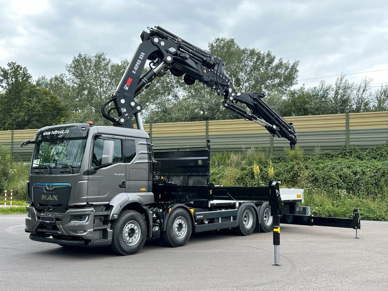 MAN TGS 35.520 8x4 BL HIAB X-HiPro858E-8 & Jib150x-6 - Dropside/ Flatbed truck, Crane truck: picture 1 MAN TGS 35.520 8x4 BL HIAB X-HiPro858E-8 & Jib150x-6 - Dropside/ Flatbed truck, Crane truck: picture 1
