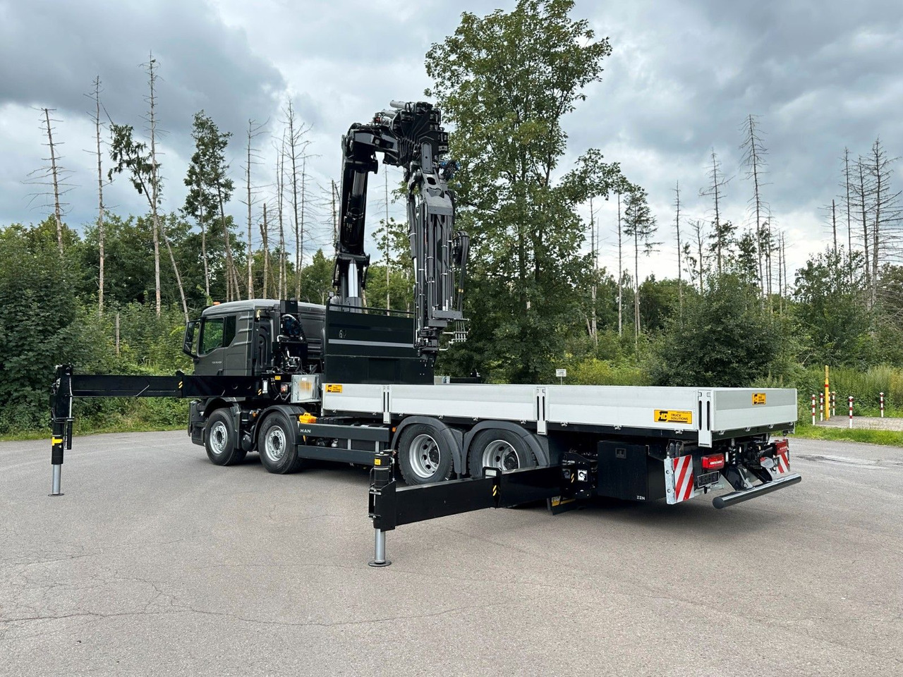 Dropside/ Flatbed truck, Crane truck MAN TGS 35.520 8x4 BL HIAB X-HiPro858E-8 & Jib150x-6: picture 12