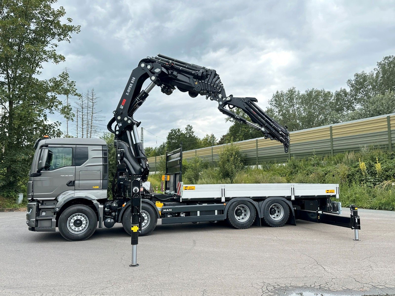 Dropside/ Flatbed truck, Crane truck MAN TGS 35.520 8x4 BL HIAB X-HiPro858E-8 & Jib150x-6: picture 11