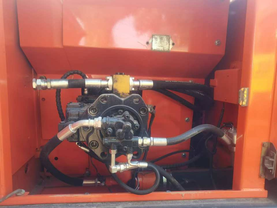 Doosan DX 225 - Crawler excavator: picture 4 Doosan DX 225 - Crawler excavator: picture 4