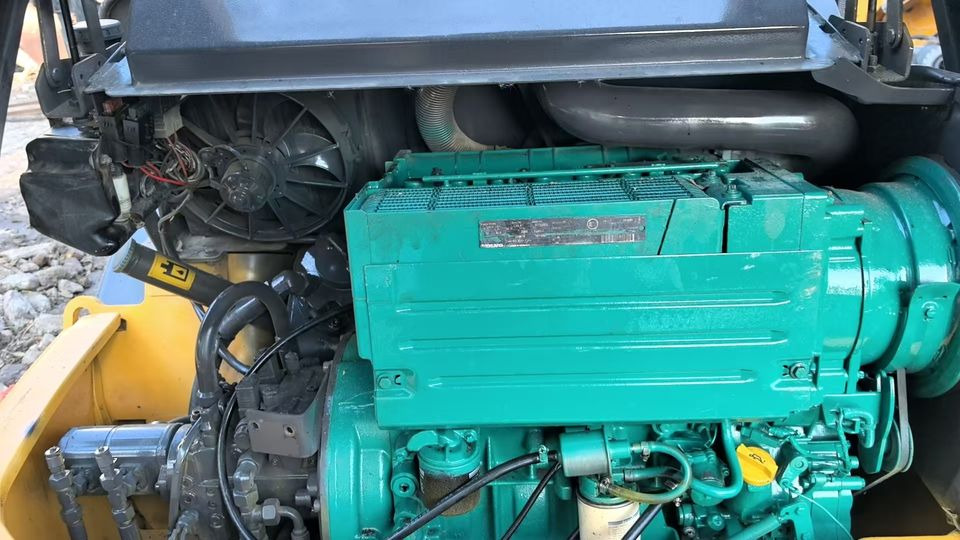 Preferential Price Used Volvo L20F Small Skid Steer Loader Secondhand VOLVO L20f Mini Wheel Loader in Good Condition for Sale - Wheel loader: picture 4 Preferential Price Used Volvo L20F Small Skid Steer Loader Secondhand VOLVO L20f Mini Wheel Loader in Good Condition for Sale - Wheel loader: picture 4