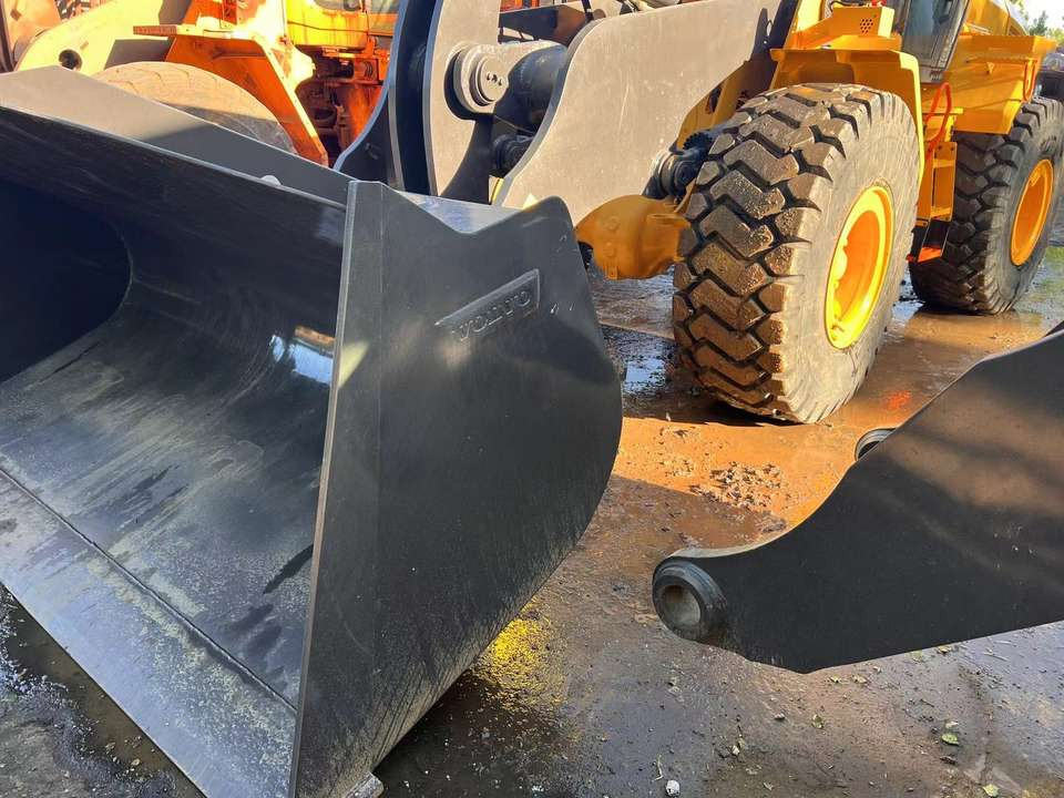 Used Volvo L120GZ 6 Ton Capacity Wheel Loader Available for Sale - Wheel loader: picture 4 Used Volvo L120GZ 6 Ton Capacity Wheel Loader Available for Sale - Wheel loader: picture 4
