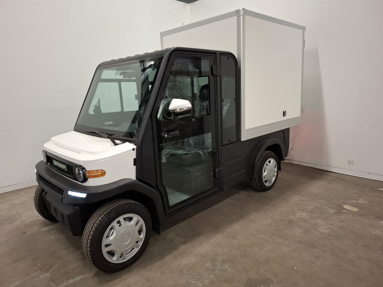 Elvtong Selvo S2. DCH + Big Closed Cargo Box 1011804 - Electric utility vehicle: picture 1 Elvtong Selvo S2. DCH + Big Closed Cargo Box 1011804 - Electric utility vehicle: picture 1