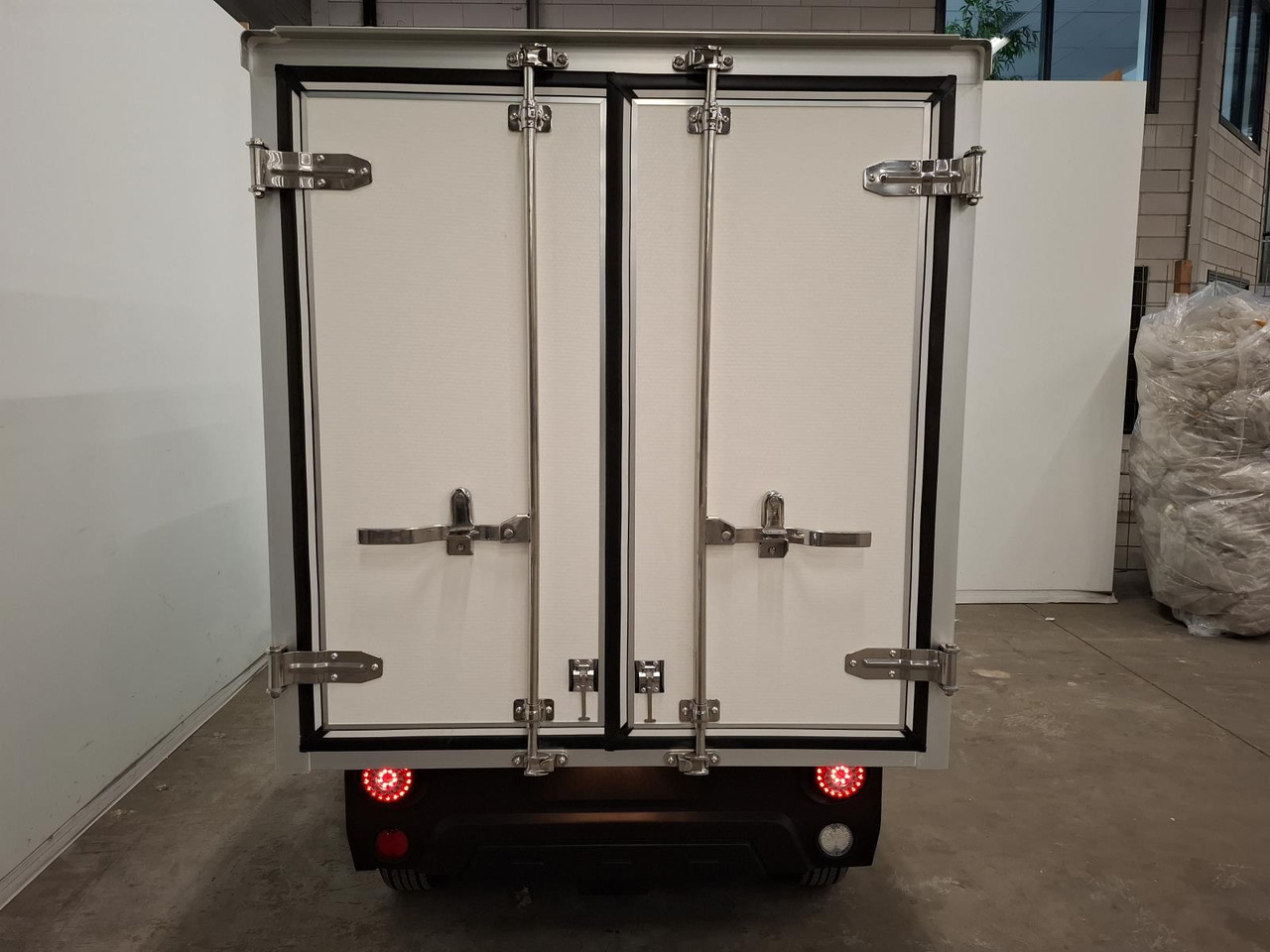 Elvtong Selvo S2. DCH + Big Closed Cargo Box 1011804 - Electric utility vehicle: picture 2 Elvtong Selvo S2. DCH + Big Closed Cargo Box 1011804 - Electric utility vehicle: picture 2