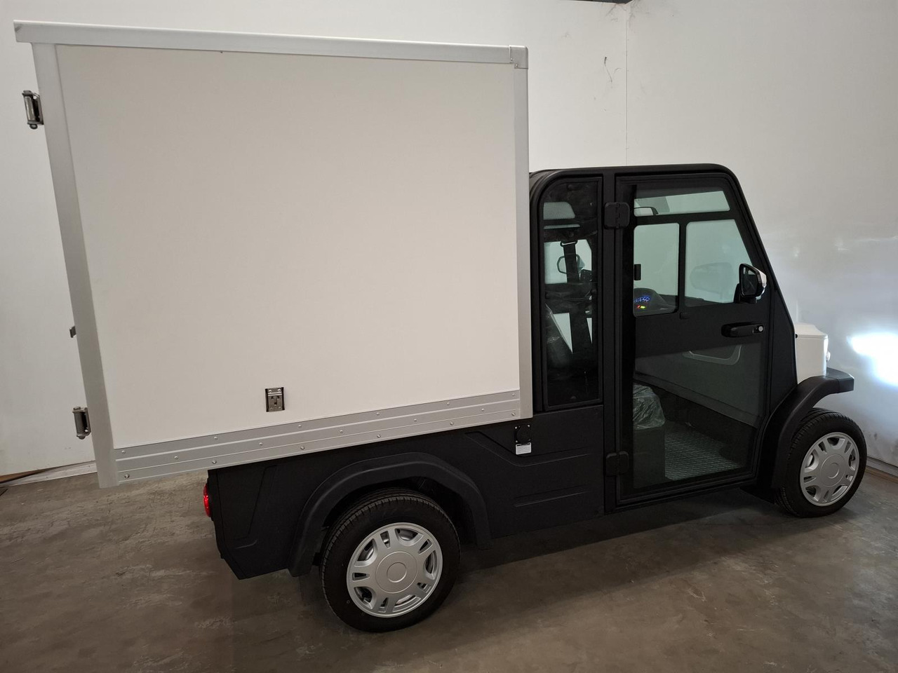 Elvtong Selvo S2. DCH + Big Closed Cargo Box 1011804 - Electric utility vehicle: picture 5 Elvtong Selvo S2. DCH + Big Closed Cargo Box 1011804 - Electric utility vehicle: picture 5